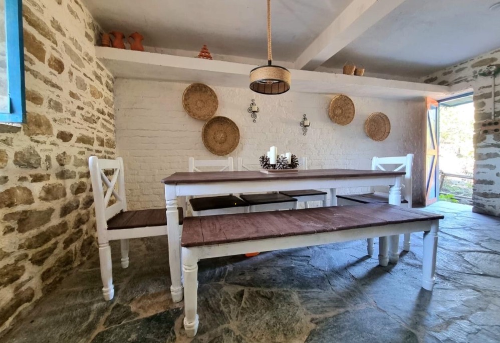 Dea Avnovā, Mandal - dining space