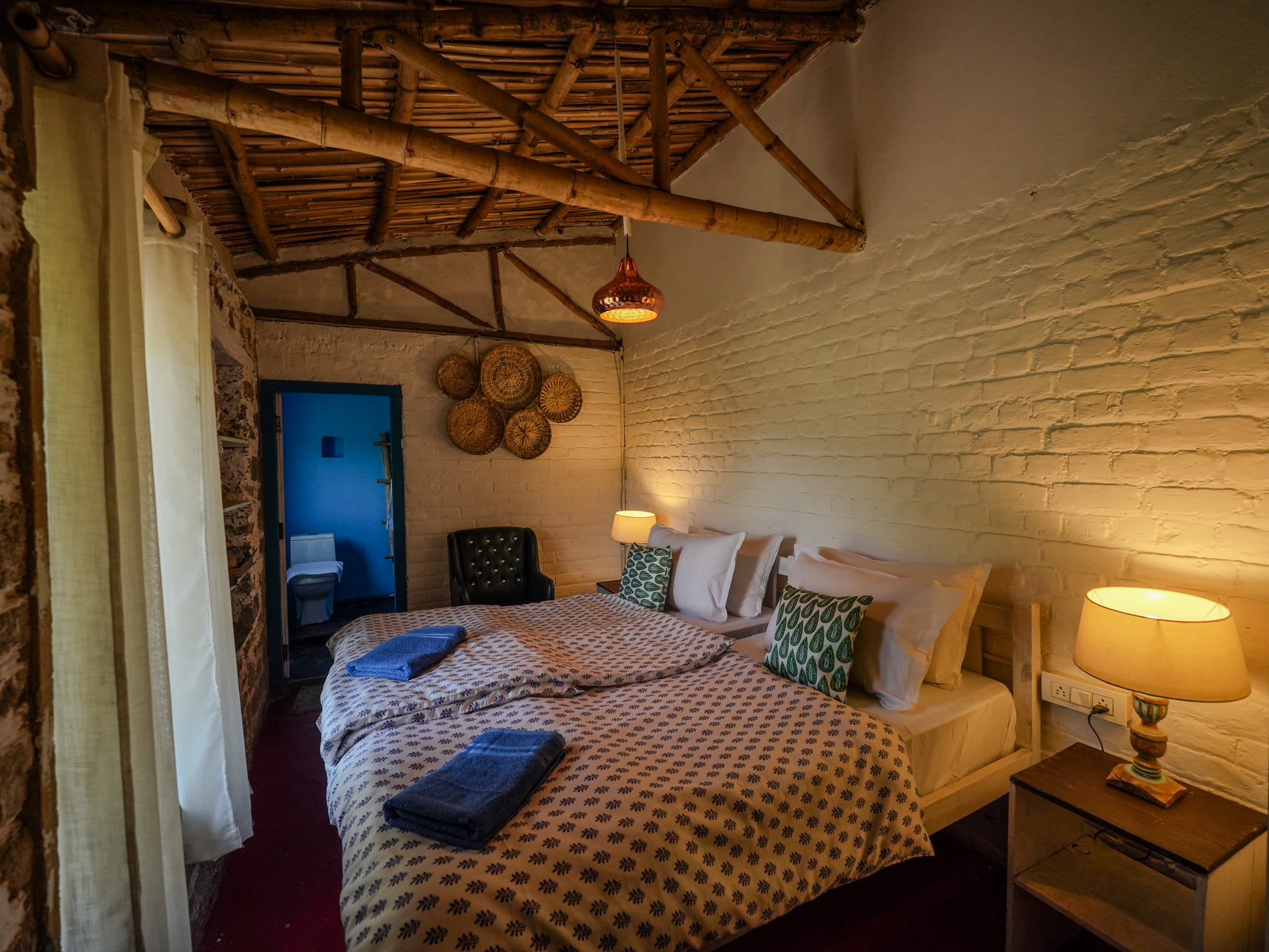 Stone Rooms with a Lounge and Balcony — Dea Avnovā, Mandal